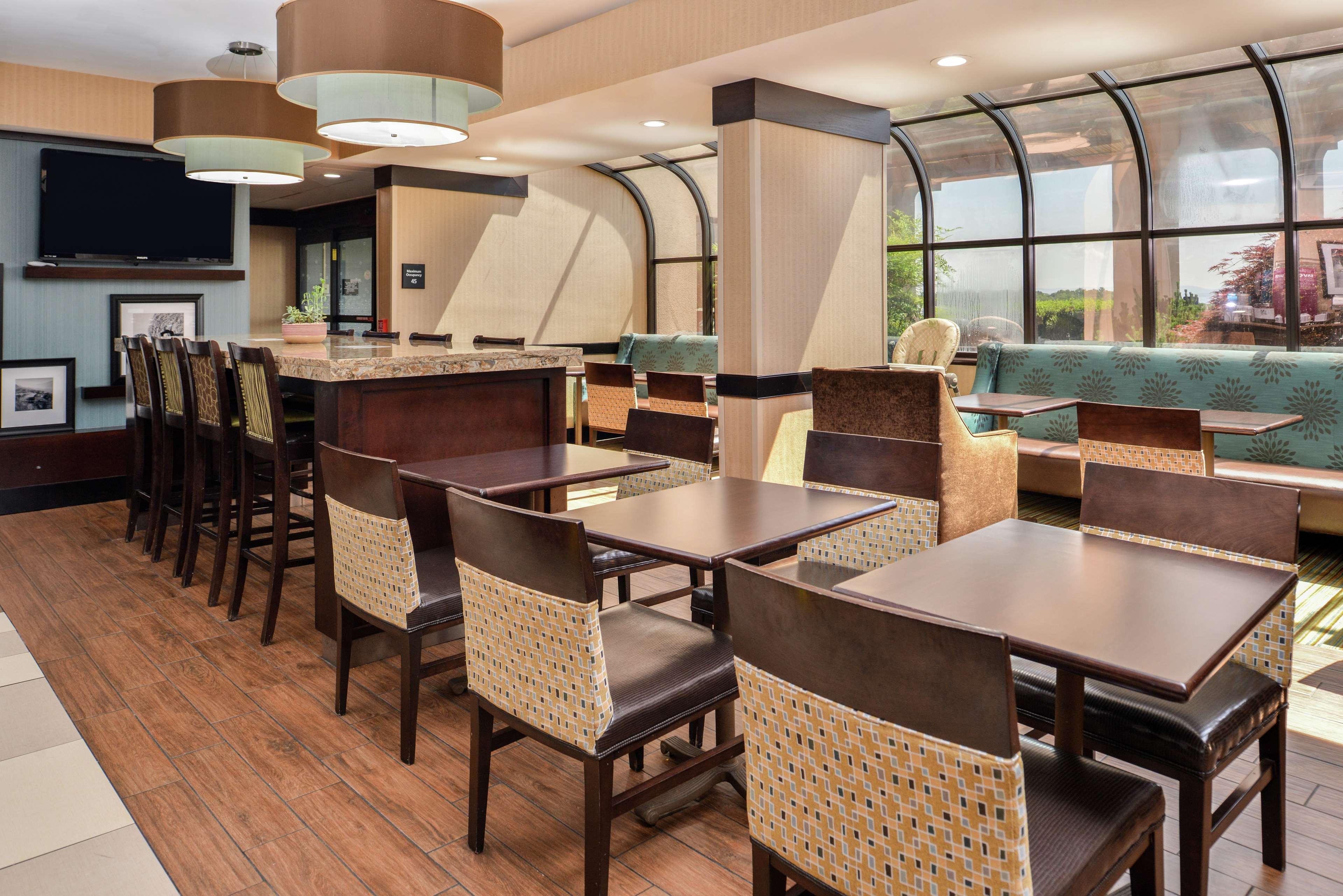 Hampton Inn Стонтон Екстер'єр фото