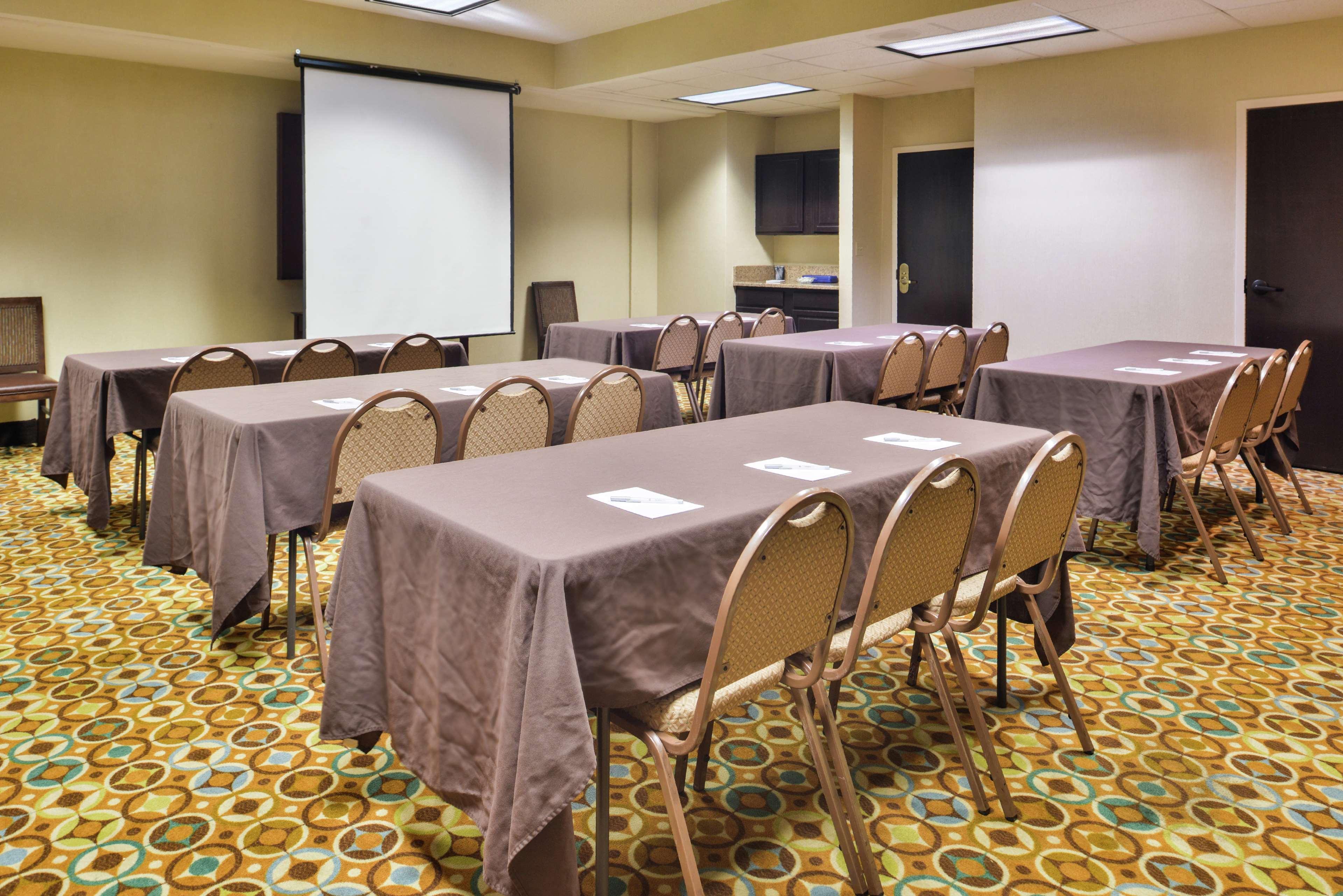 Hampton Inn Стонтон Екстер'єр фото