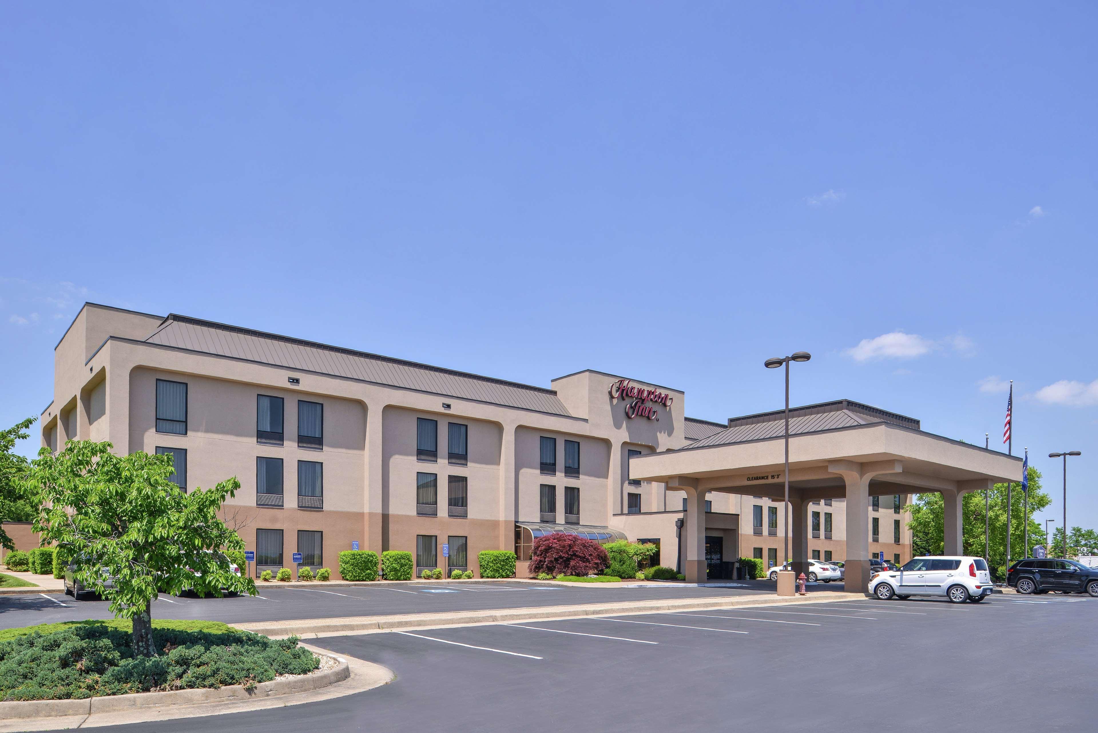 Hampton Inn Стонтон Екстер'єр фото