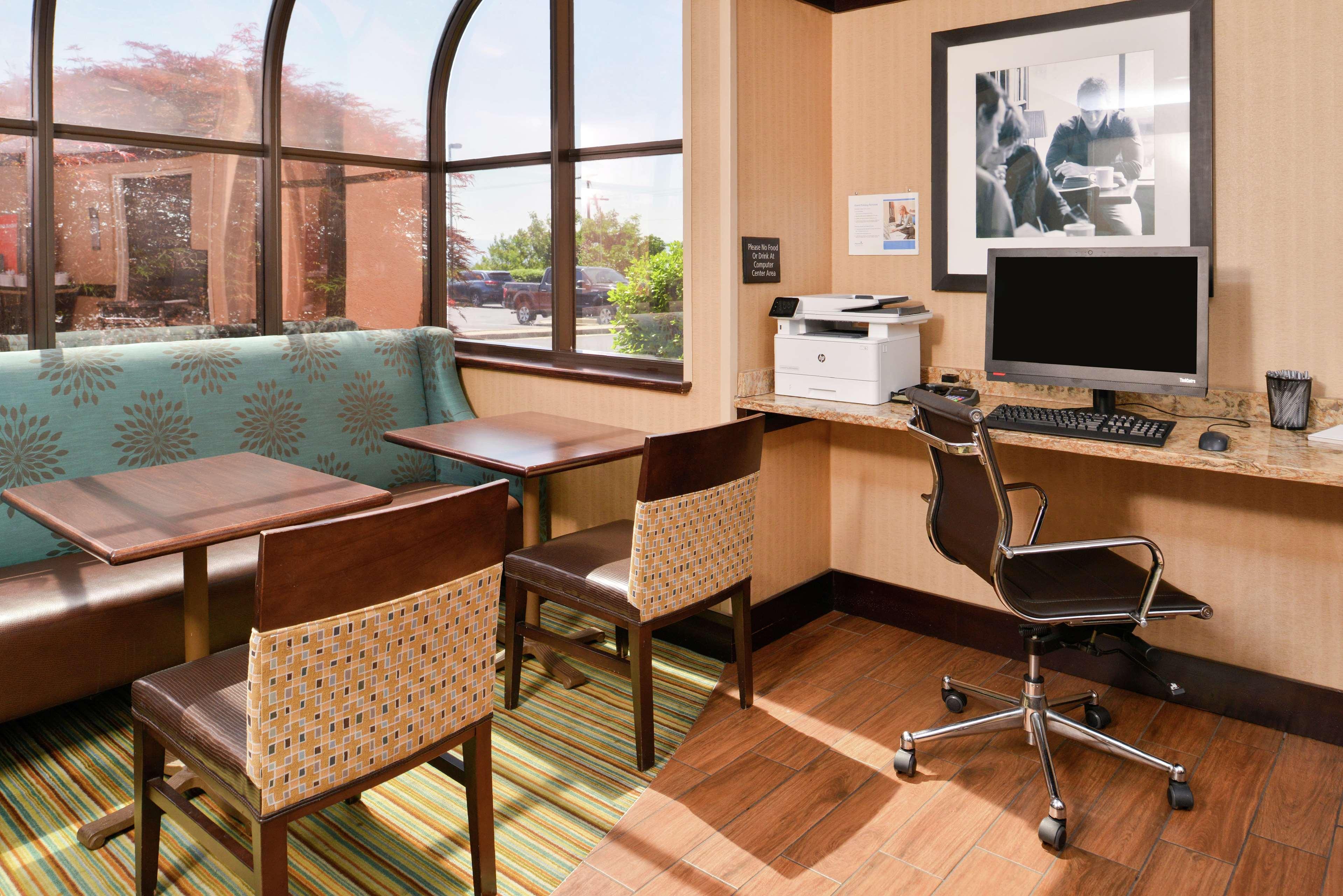 Hampton Inn Стонтон Екстер'єр фото