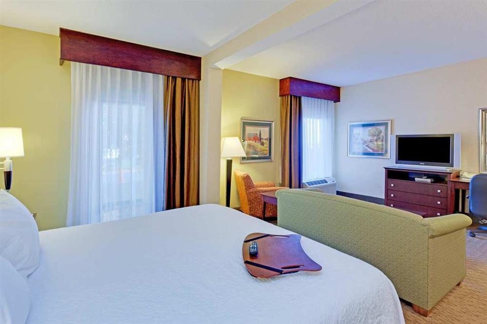 Hampton Inn Стонтон Номер фото