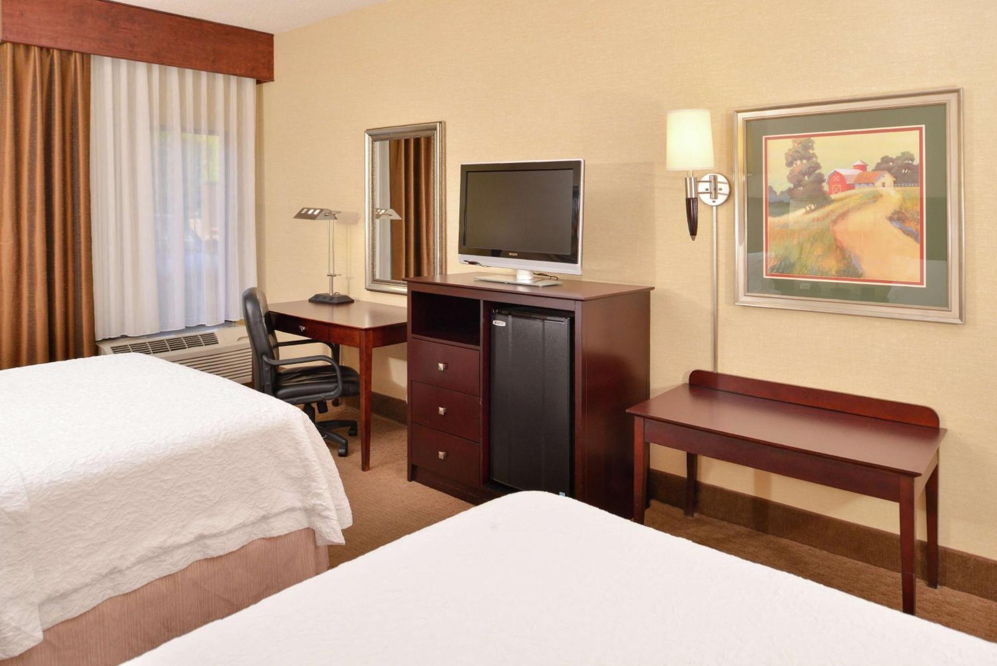 Hampton Inn Стонтон Екстер'єр фото