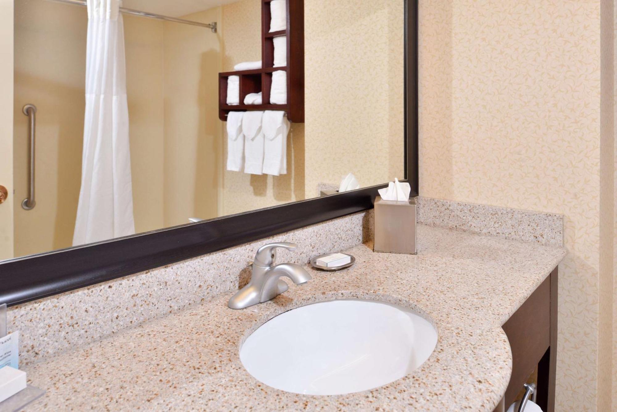 Hampton Inn Стонтон Екстер'єр фото