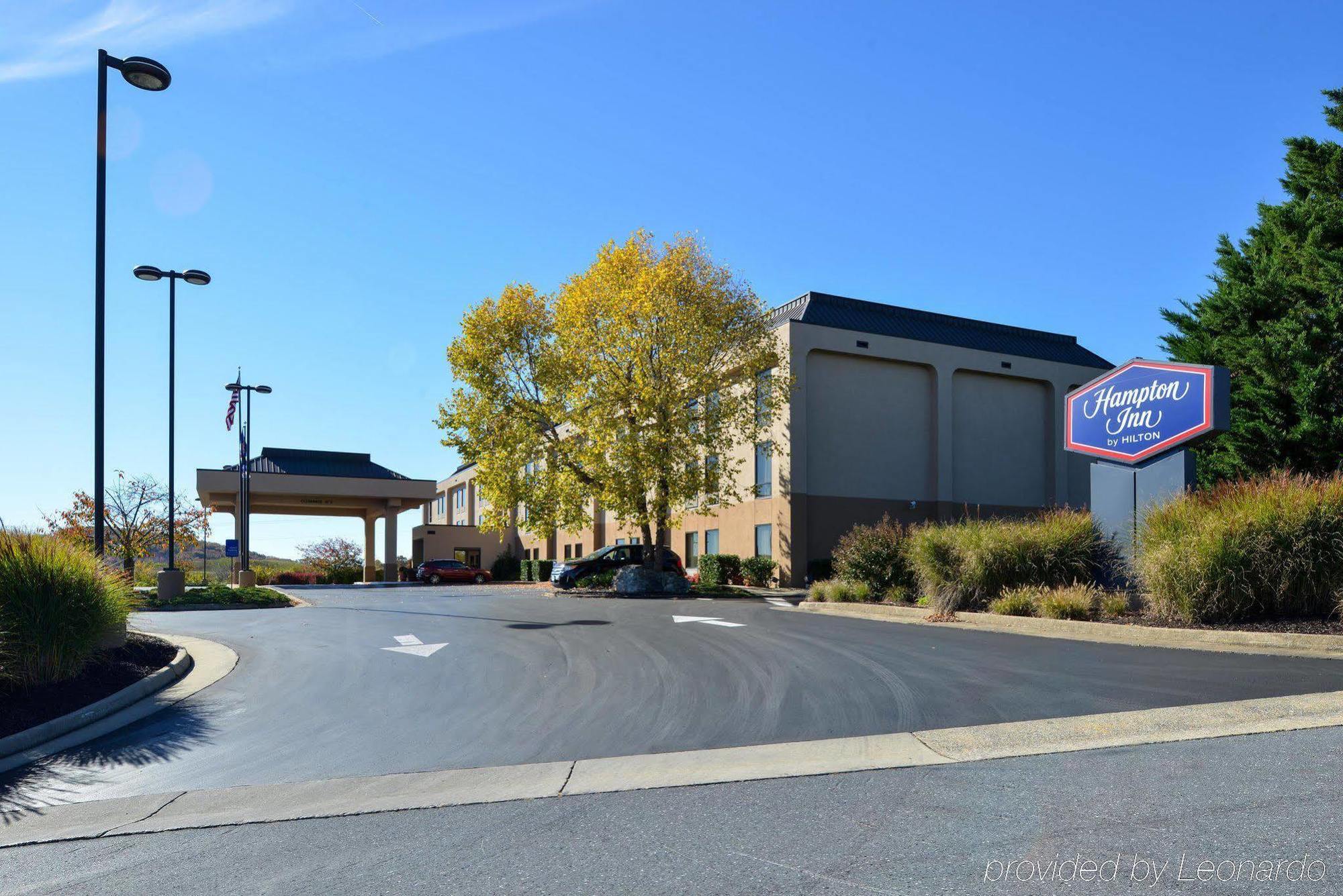 Hampton Inn Стонтон Екстер'єр фото