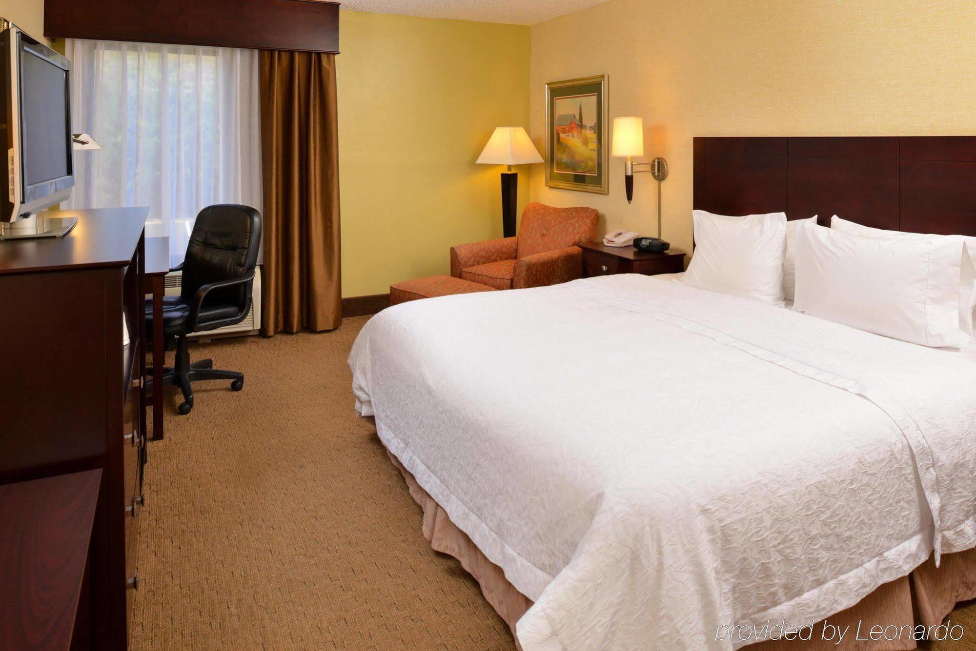 Hampton Inn Стонтон Екстер'єр фото
