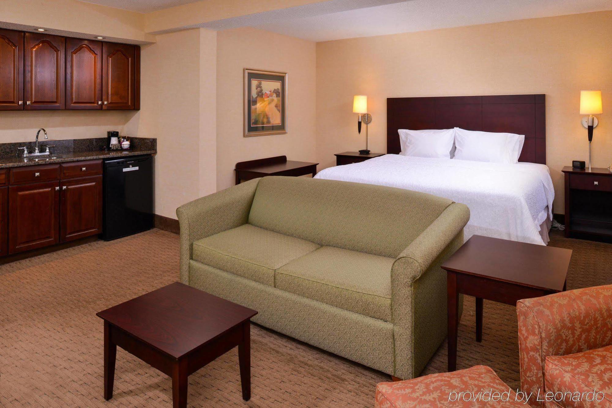 Hampton Inn Стонтон Екстер'єр фото