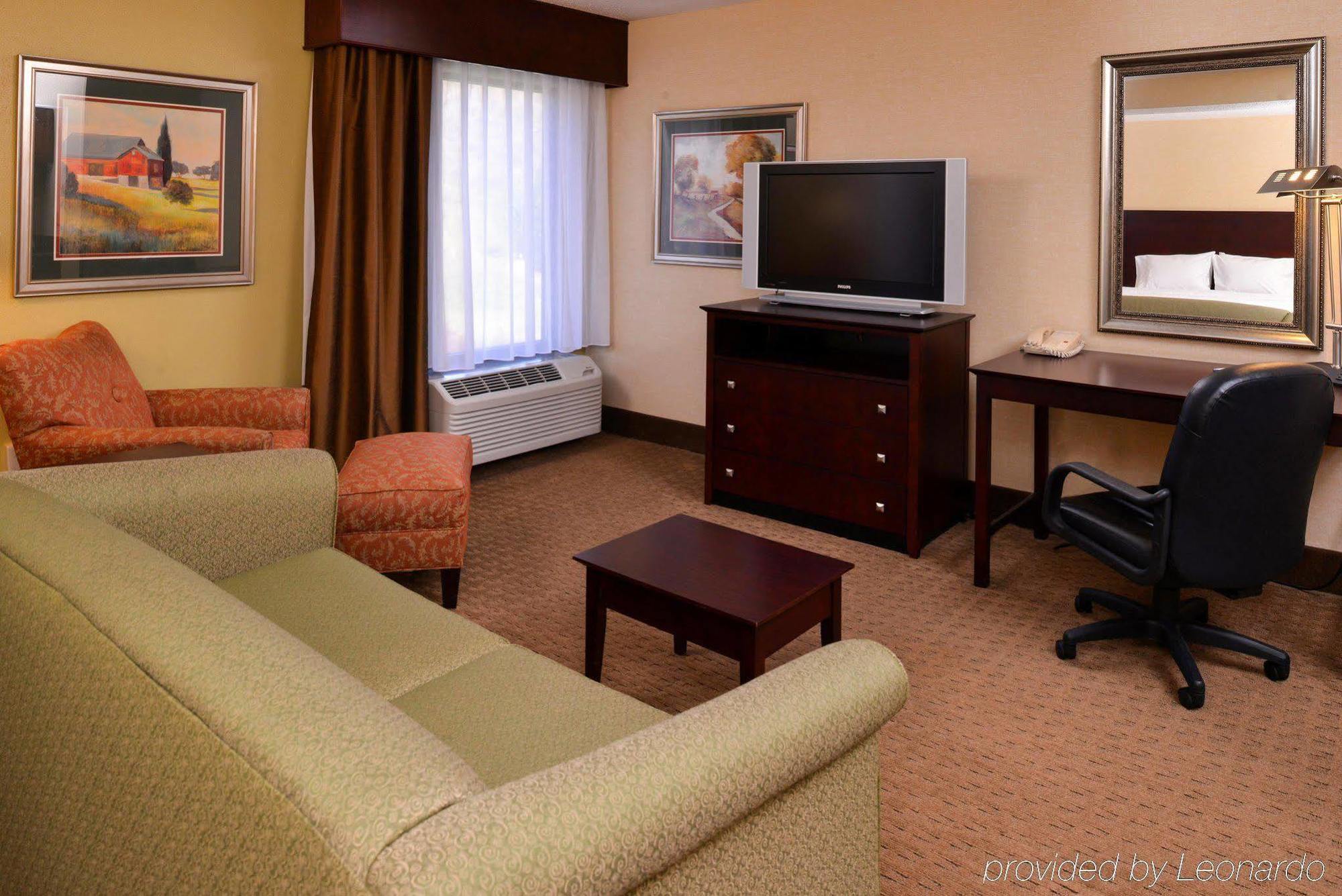 Hampton Inn Стонтон Екстер'єр фото