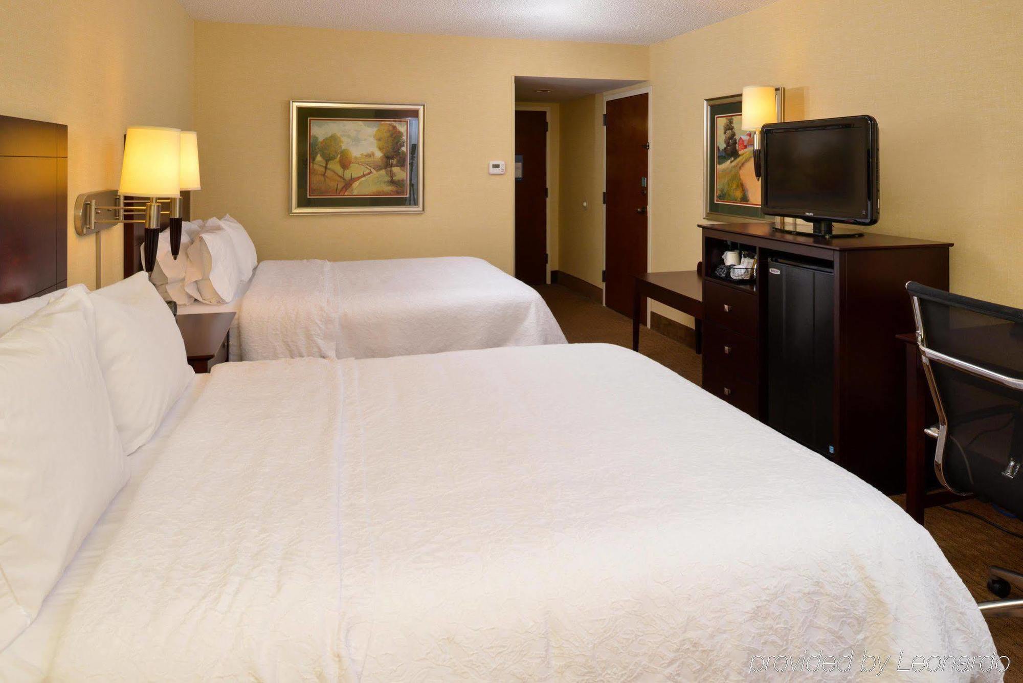 Hampton Inn Стонтон Екстер'єр фото